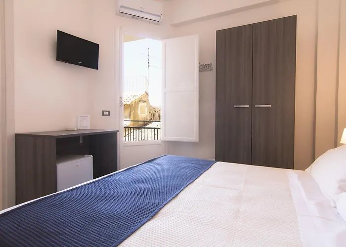 Cavour Rooms Pensionat 3*